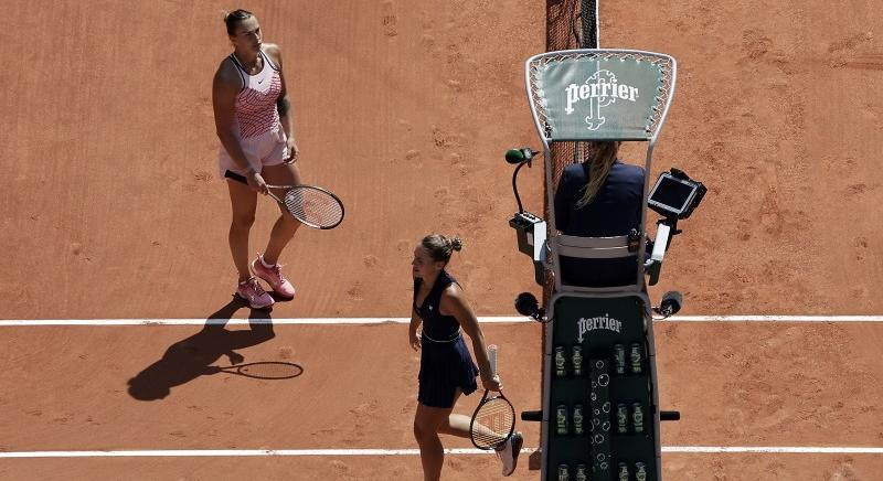 Roland Garros: kifütyülték az Arina Szabalenkával kezet nem fogó Marta Kosztyukot