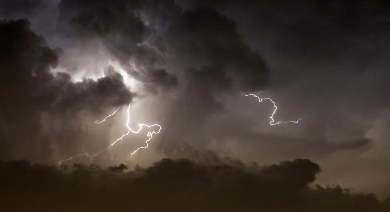 Felhőszakadásra, jégesőre figyelmeztet a meteorológia, riasztást adtak ki az ország nagy részére