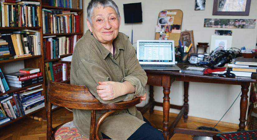 “Ez most a lefékezés ideje” – Exkluzív interjú Ljudmila Ulickaja írónővel