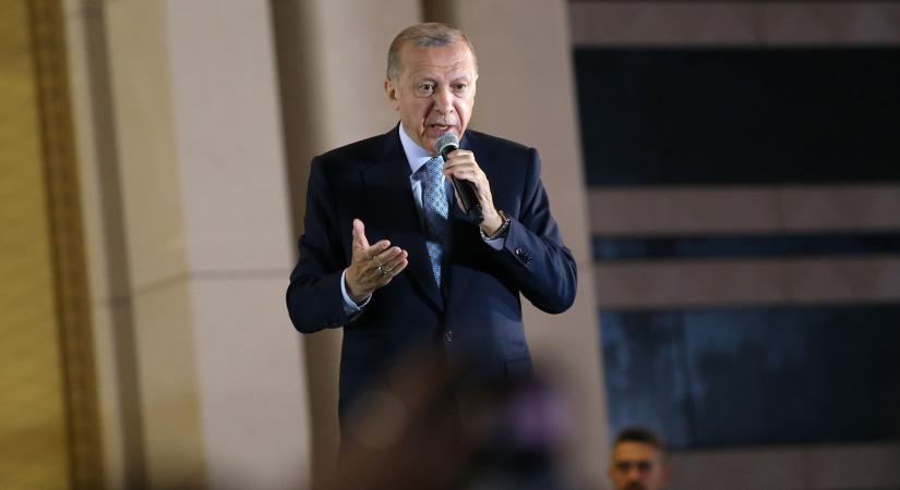 Erdogan választási győzelme után rekordalacsony szintre süllyedt a török líra