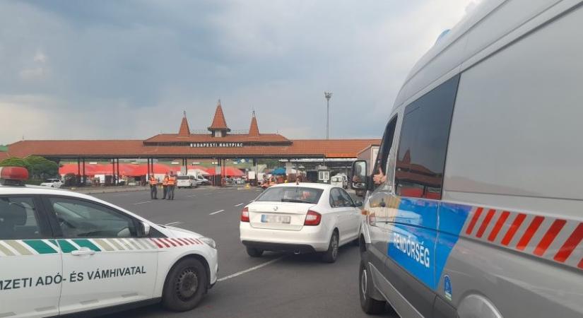 Razziáztak a nagybani piacokon