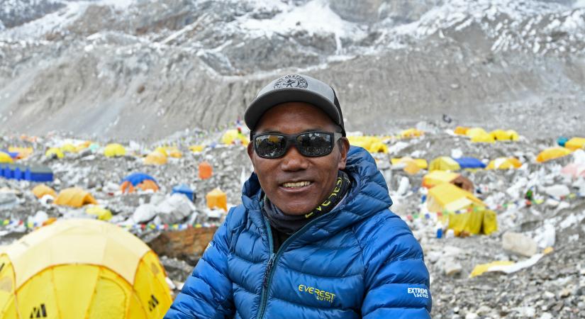 70 éve hódították meg a Mount Everestet: serpákat tüntettek ki az évfordulón