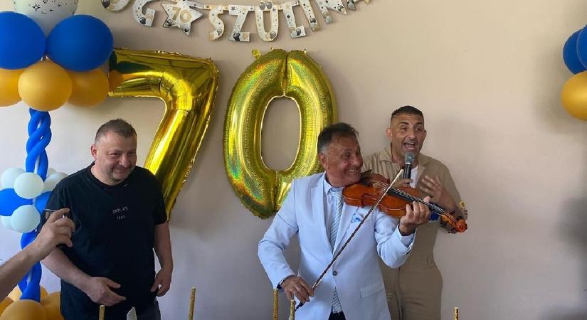 Győzike megkönnyezte édesapja 70. születésnapját (fotók)