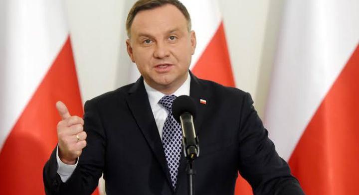 Duda aláírja az orosz befolyást vizsgáló bizottságról szóló törvényt