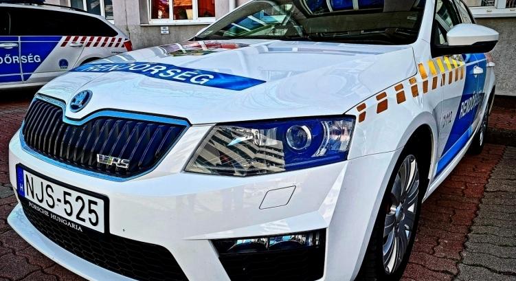 Budapesttől Karcagig üldözték a rendőrök a száguldozó kocsitolvajt: egy baleset vetett véget a hajszának