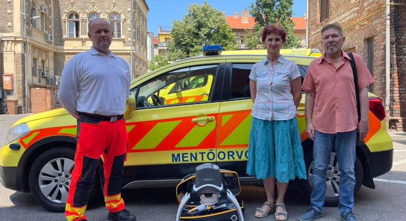 Szegedi házaspárnak köszönhetően életmentő berendezéssel gyarapodott a mentőszolgálat