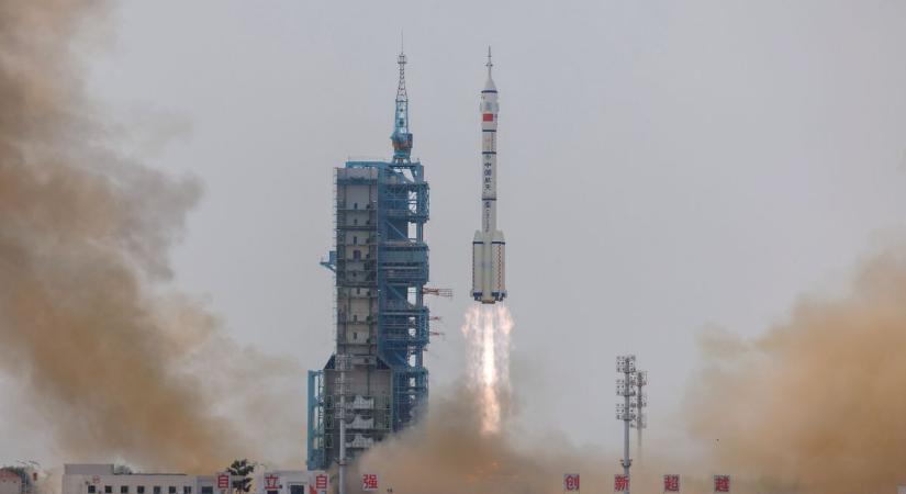 Öt hónap az űrállomáson – három űrhajóssal útnak indult a kínai űrmisszió