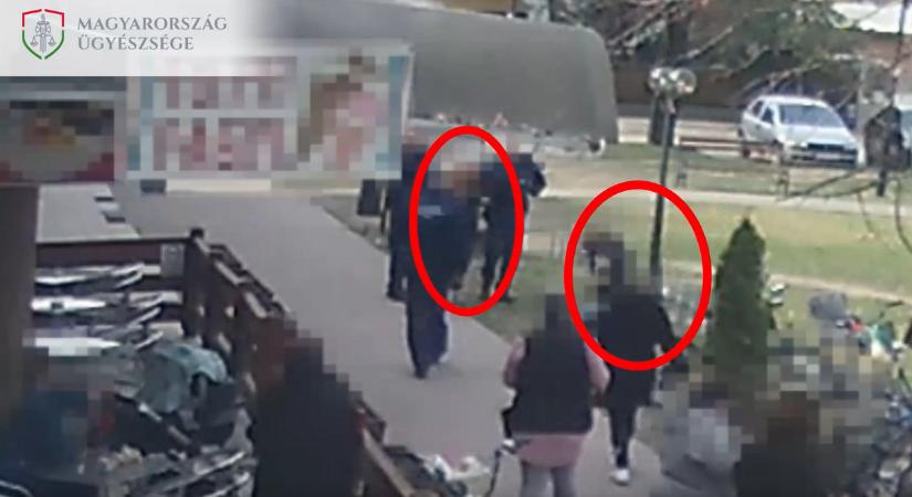 Ököllel és lábbal küzdött a gyámügy ellen az édesanya: rátámadt a rendőrökre, mert el akarták vinni a gyerekét – videó