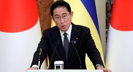 Kirúgta a fiát a japán kormányfő, miután az bulit csinált a miniszterelnöki rezidencián – fotók