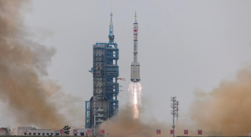 Elindult az eddigi egyik legnagyobb szabású kínai űrmisszió