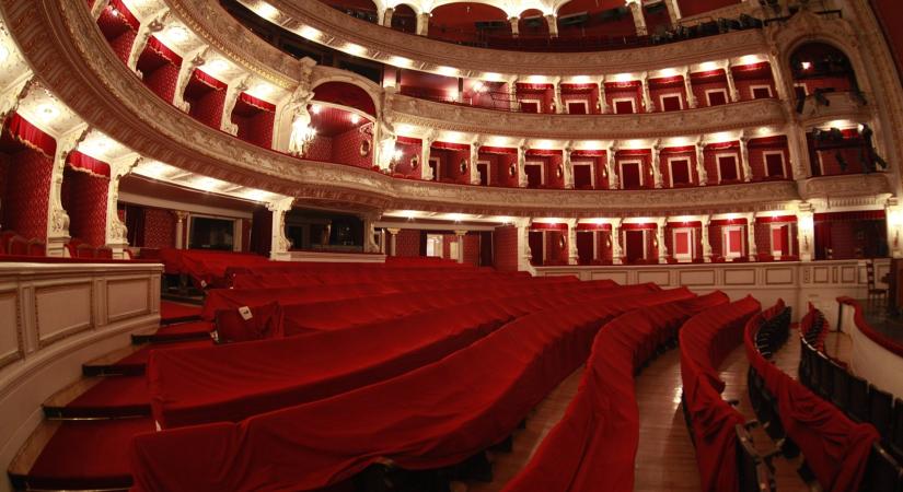 A zenés előadások és a vígjátékok jegyében hirdetett évadot a Szegedi Nemzeti Színház
