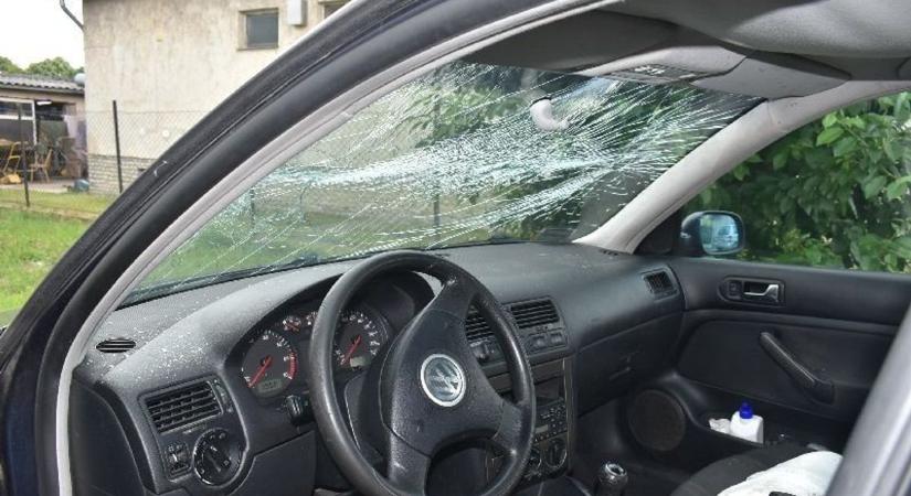 Letörte a sorompót egy autós Siófokon, miután tilosban hajtott az átjáróba