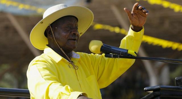 Az ugandai elnök aláírta a törvényt, amelynek értelmében akár halálbüntetést is kaphatnak a melegek