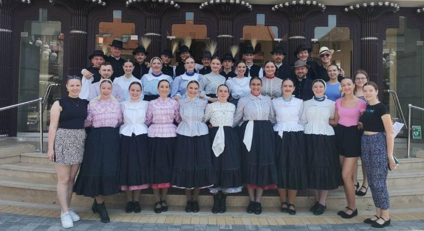 Megkoronázta a szezont a hajdúnánási Aranyszalma Néptáncegyüttes