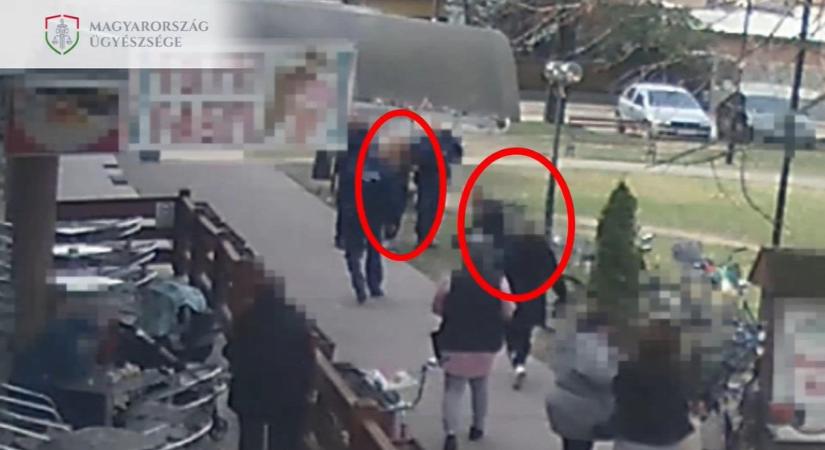 Rátámadt a rendőrökre egy pár, hogy ne tudják elvenni tőlük a gyerekeket - videó