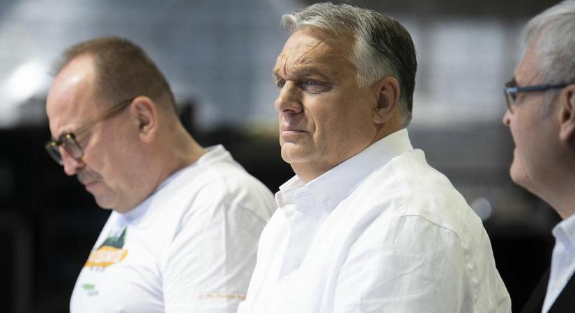 Beleszédültek a seggnyalásba Orbán hívei, többen már ma felköszöntötték a holnap szülinapos miniszterelnököt
