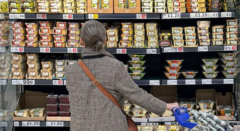 Lassul, de még mindig magas a brit élelmiszerár-infláció