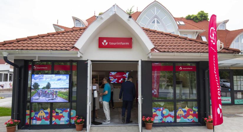 Indul a nyaralási szezon: az ország száz pontján segítenek a Tourinform irodák