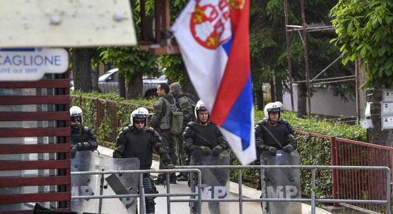 Bejelentette a NATO, újabb katonákat küldenek Koszovóba