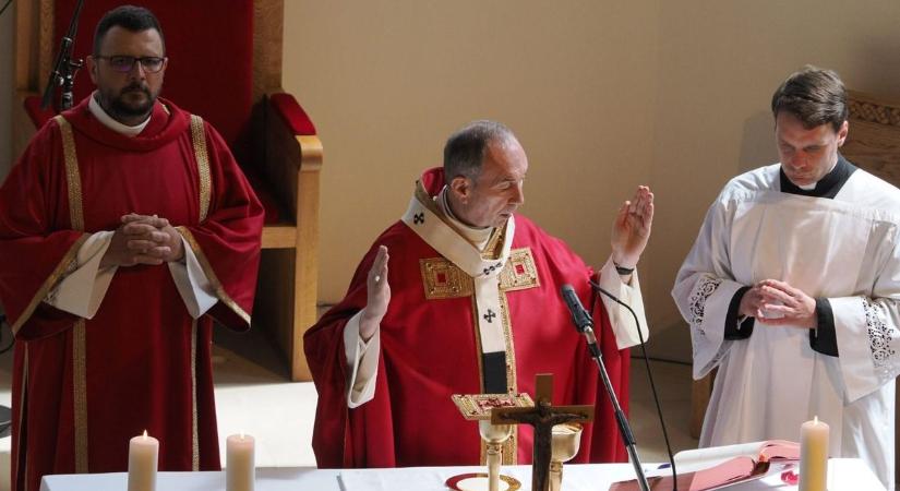 Udvardy György érsek mutatott be szentmisét pünkösd ünnepén