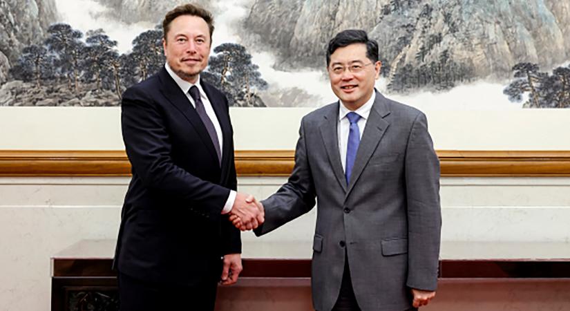 Elon Musk Pekingbe ment a kínai külügyminiszterhez