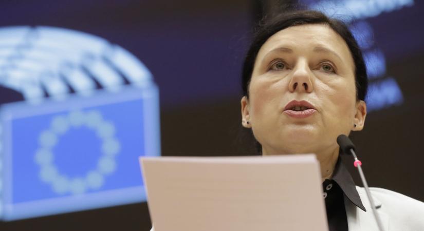 Az uniós biztos szerint Magyarország tövvábra is magasról tesz az európai értékekre