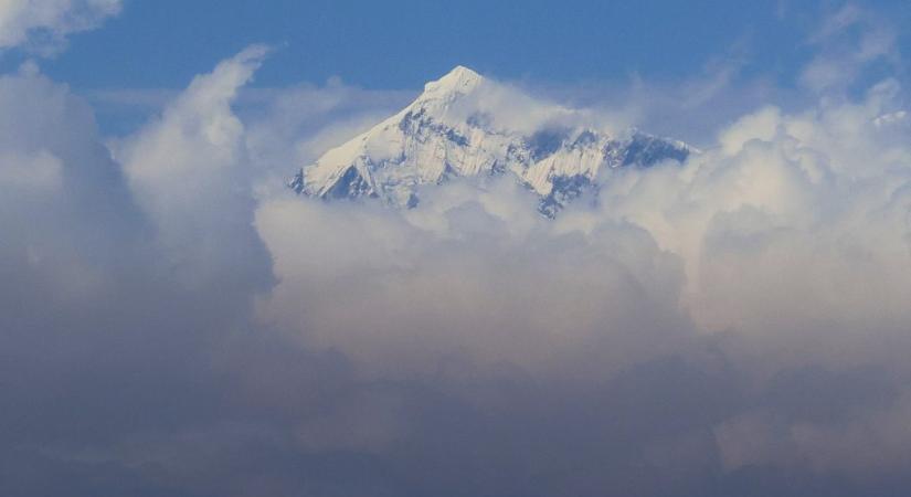 Holtan találták meg a neves extrémsportolót a Himaláján