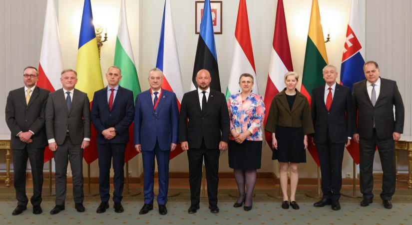 Rogán államtitkára Ukrajna jövőbeni NATO-tagságáról tárgyalt Varsóban