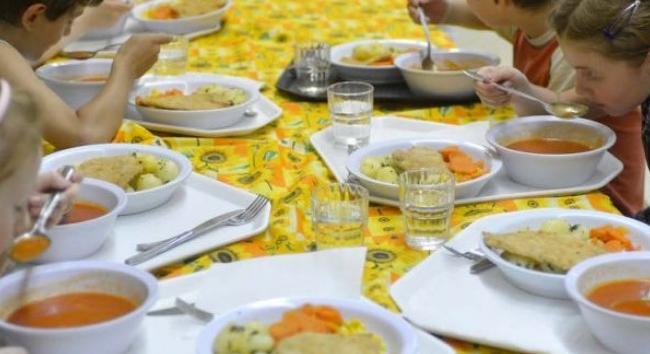 Bécsben ingyenessé teszik az iskolai étkezést