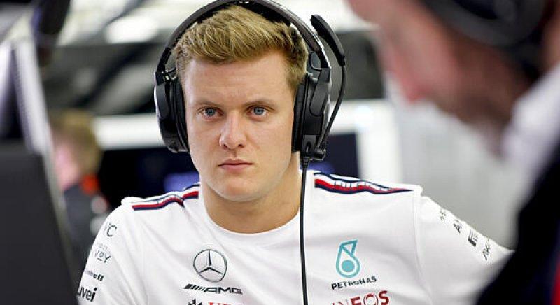 Először ülhet be az F1-es Mercedesbe Mick Schumacher