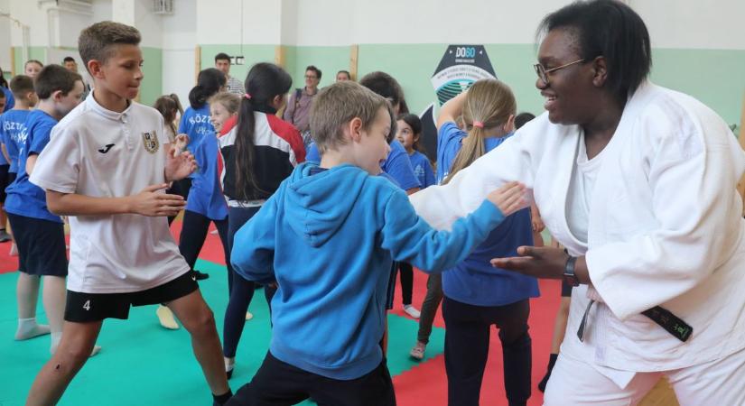 Francia olimpiai bajnokkal mozoghattak együtt a pécsi diákok
