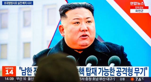 Kim Dzsongun alvászavarral küzd és 140 kilóig hízott