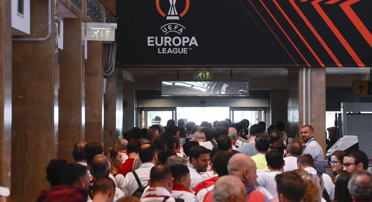 Összeverekedtek a budapesti Európa-liga-döntőre érkező olasz és spanyol szurkolók