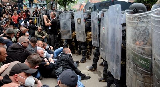 Folytatódnak, és egyelőre békések a tüntetések Koszovóban
