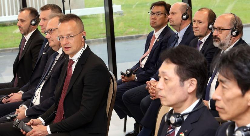 Péterffy Gyurcsány feleségének fórumára elment, a japán gyár avatására nem