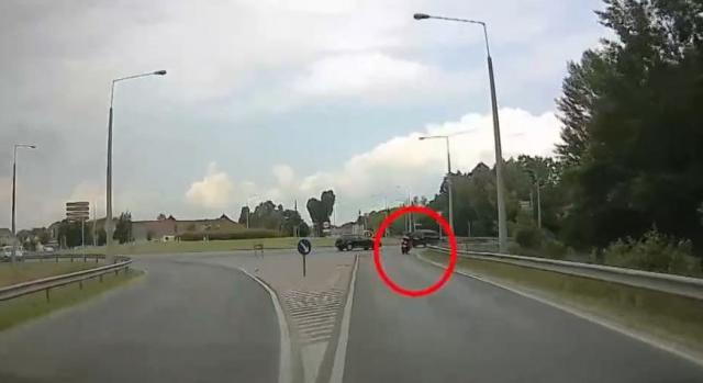 Videó: 191-gyel robogtak a székesfehérvári rendőrök, hogy megállítsák az ámokfutó motorost