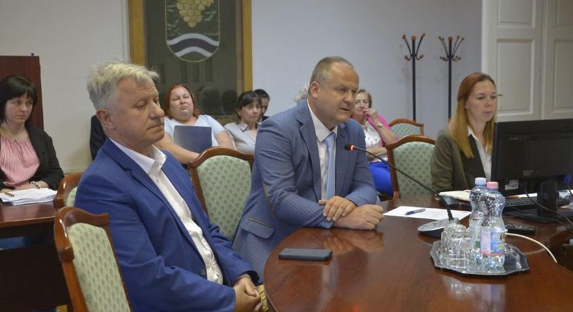 Alpolgármestert választottak a testületi ülésen Móron