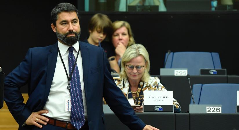 „Az EP mára néhány szélsőséges, kontrollt vesztett képviselő foglyává vált” – fogalmazott az EP-képviselő