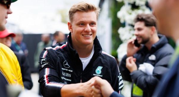 Massa nem viccel, Schumacher autóba ül: ezek a szerdai F1-es hírek