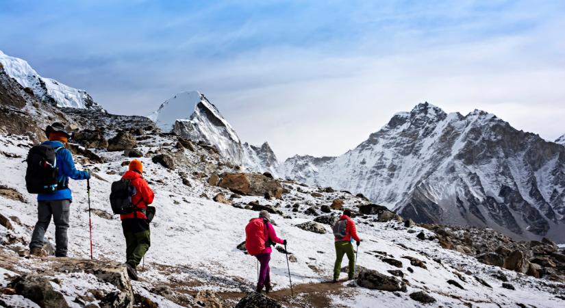A gazdagok játszóterévé vált a Mount Everest: már a zöldfülű hegymászók is engedélyhez juthatnak