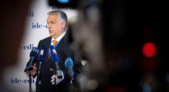 Központi utasítás lehetett, hogy Orbánt nem szabad felköszönteni a Facebookon