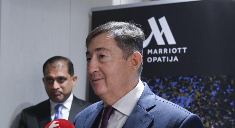 Mészáros Lőrinc hitelt vett fel Mészáros Lőrinctől – Egyik zsebéből a másikba pakolja a milliárdokat