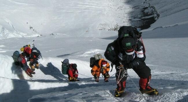 A halálozások magas számához a Mount Everesten sok minden hozzájárulhat