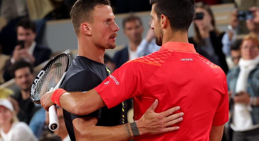 Fucsovics kikapott Djokovictól a Roland Garroson