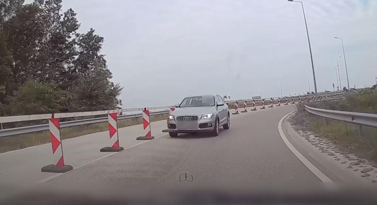 Videón, ahogy egy sofőr a forgalommal szemben haladt az M4-es autópályán