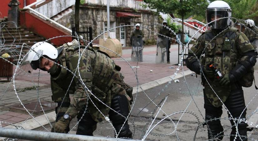 Sajnálatát fejezte ki a szerb miniszter a sérült katonák miatt - videóval