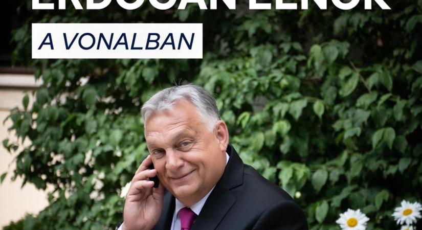 Döbbenetes ez a diktátorokkal való smúzolás – kommentelték az Erdogan-Orbán telefon-trécs fotóját
