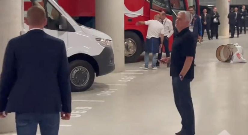 „Szégyen” – Mourinho beszólt az Európa Liga játékvezetőjének a Puskás Arána garázsában