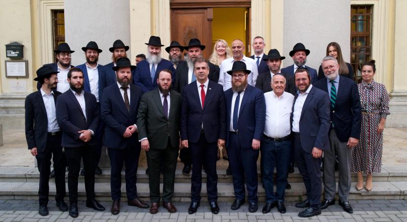 Az Óbudai zsinagógába látogatott az izraeli külügyminiszter, a Dohány utcaiban nem járt