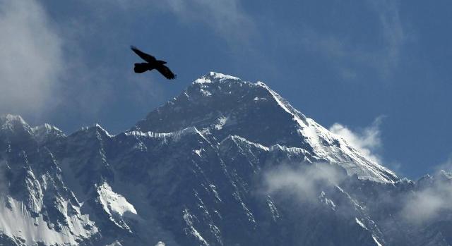 A klímaváltozás és a mászók által ott hagyott szeméthegyek miatt egyre veszélyesebb a Mount Everest